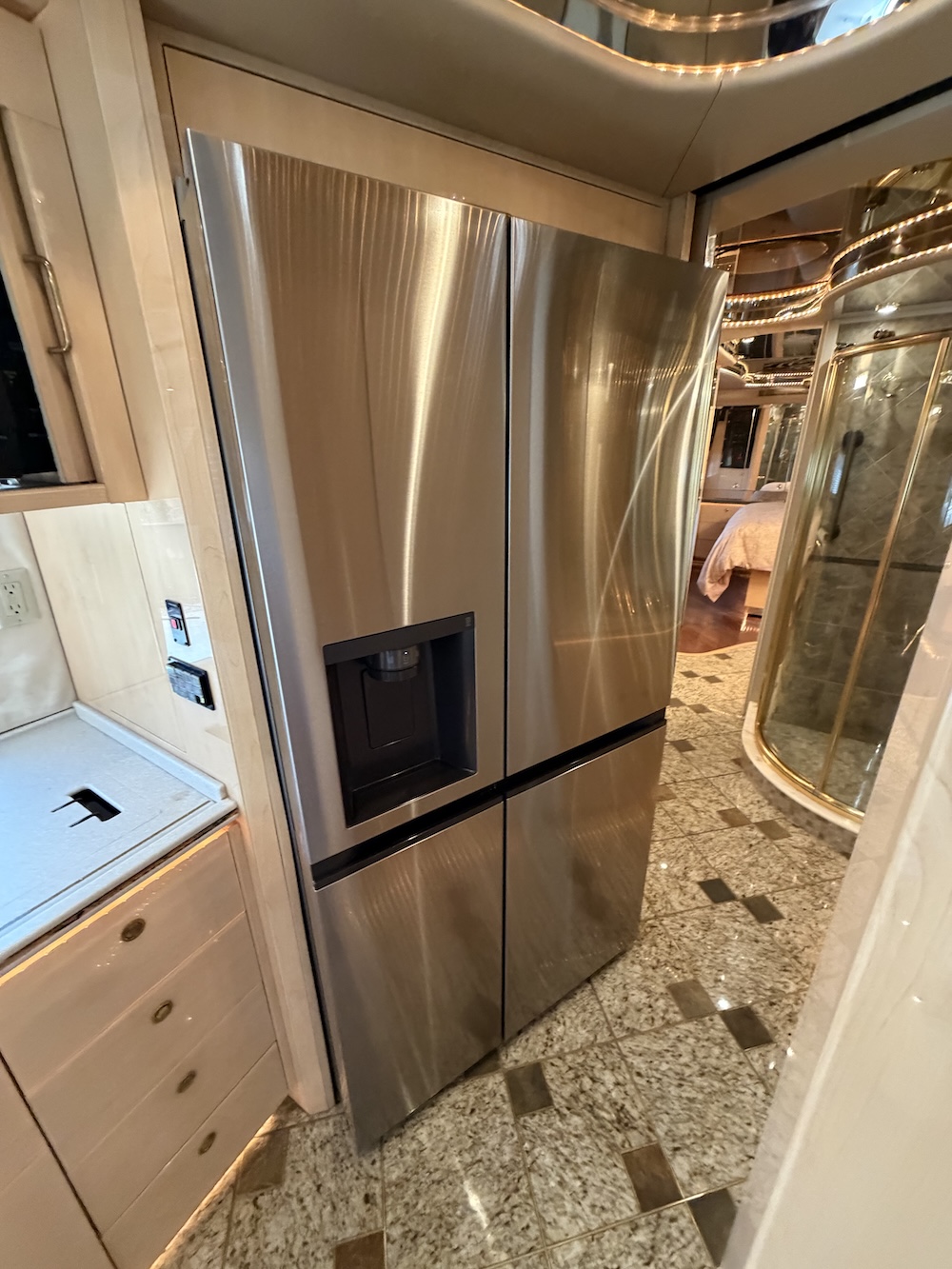 2002 Prevost Featherlite H3-45 For Sale