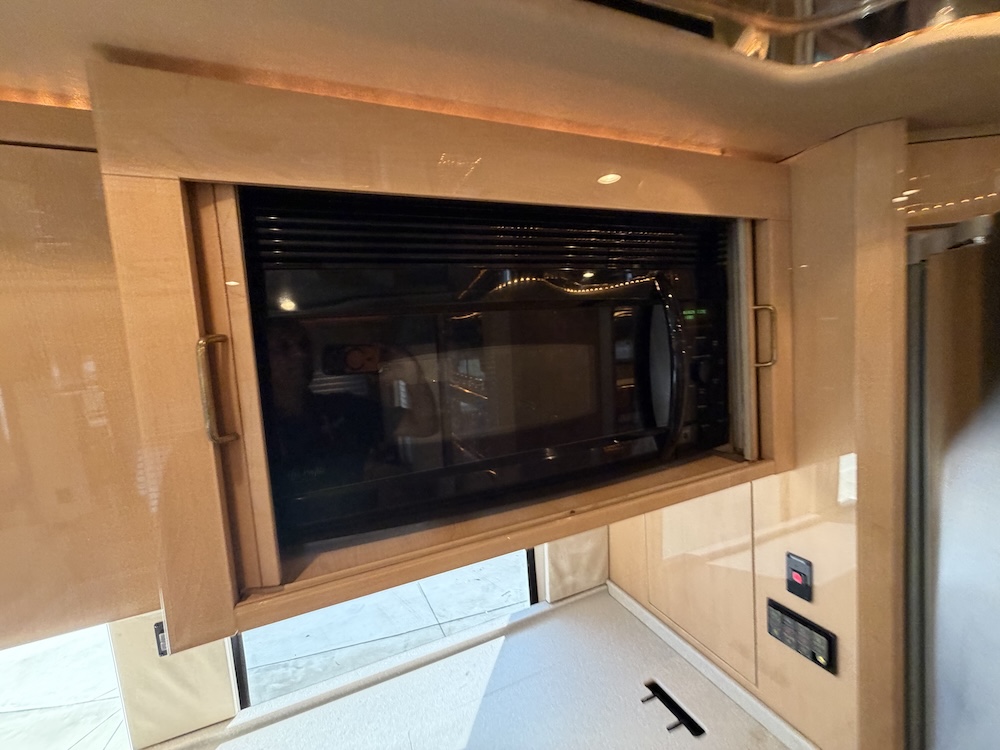 2002 Prevost Featherlite H3-45 For Sale