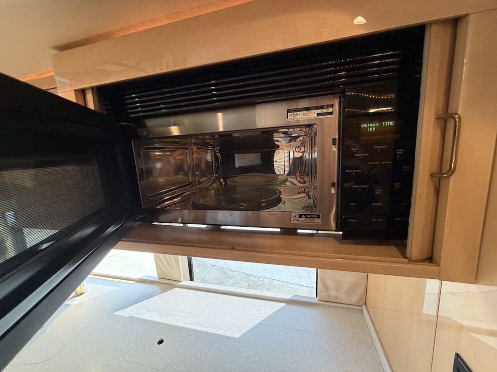 2002 Prevost Featherlite H3-45 For Sale