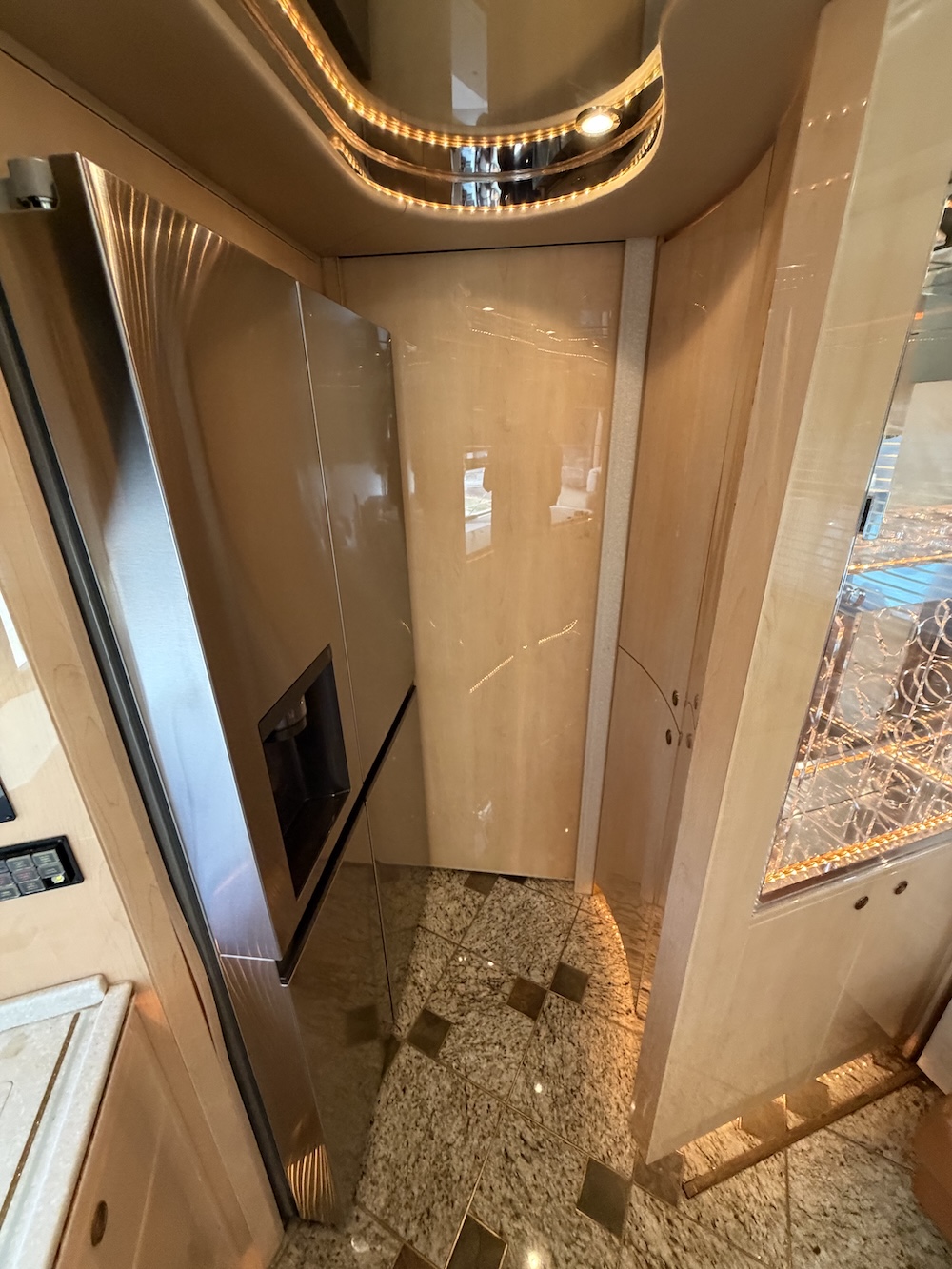 2002 Prevost Featherlite H3-45 For Sale