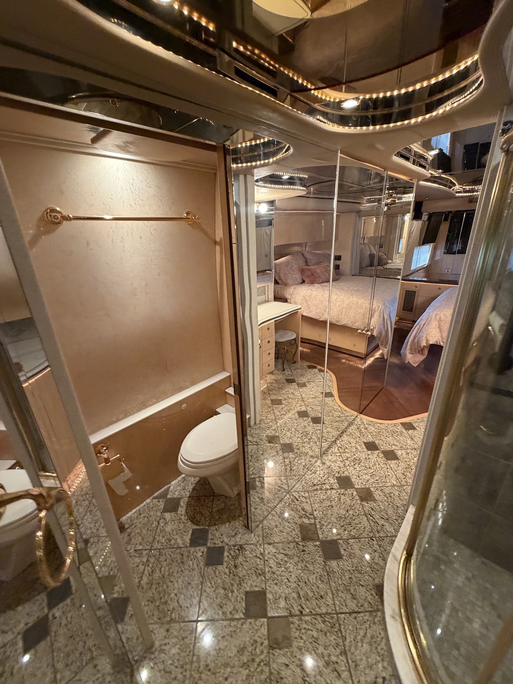 2002 Prevost Featherlite H3-45 For Sale