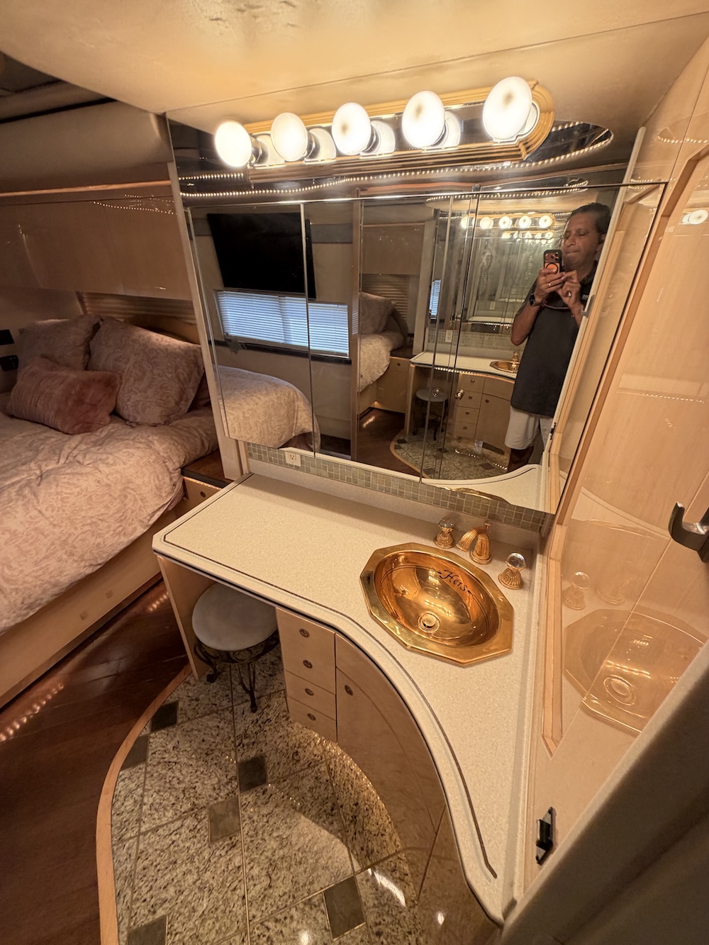 2002 Prevost Featherlite H3-45 For Sale