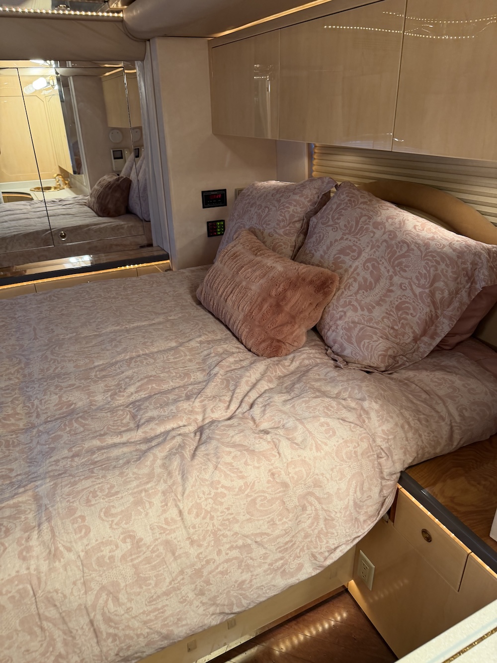 2002 Prevost Featherlite H3-45 For Sale