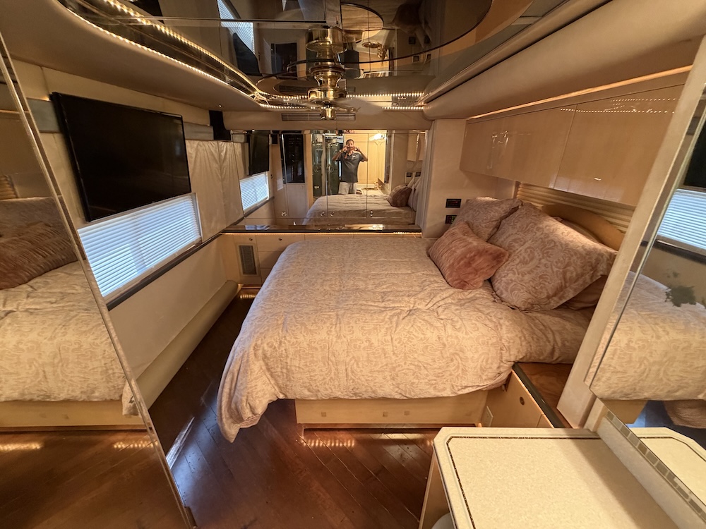 2002 Prevost Featherlite H3-45 For Sale