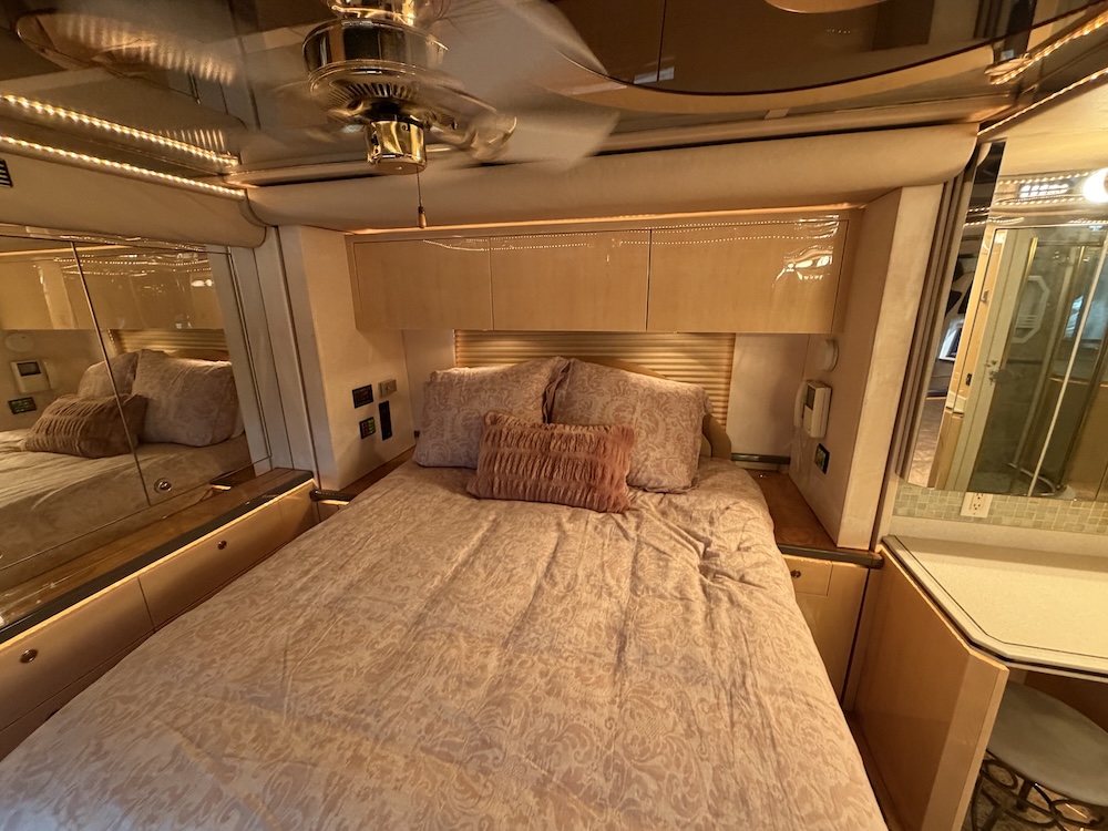 2002 Prevost Featherlite H3-45 For Sale