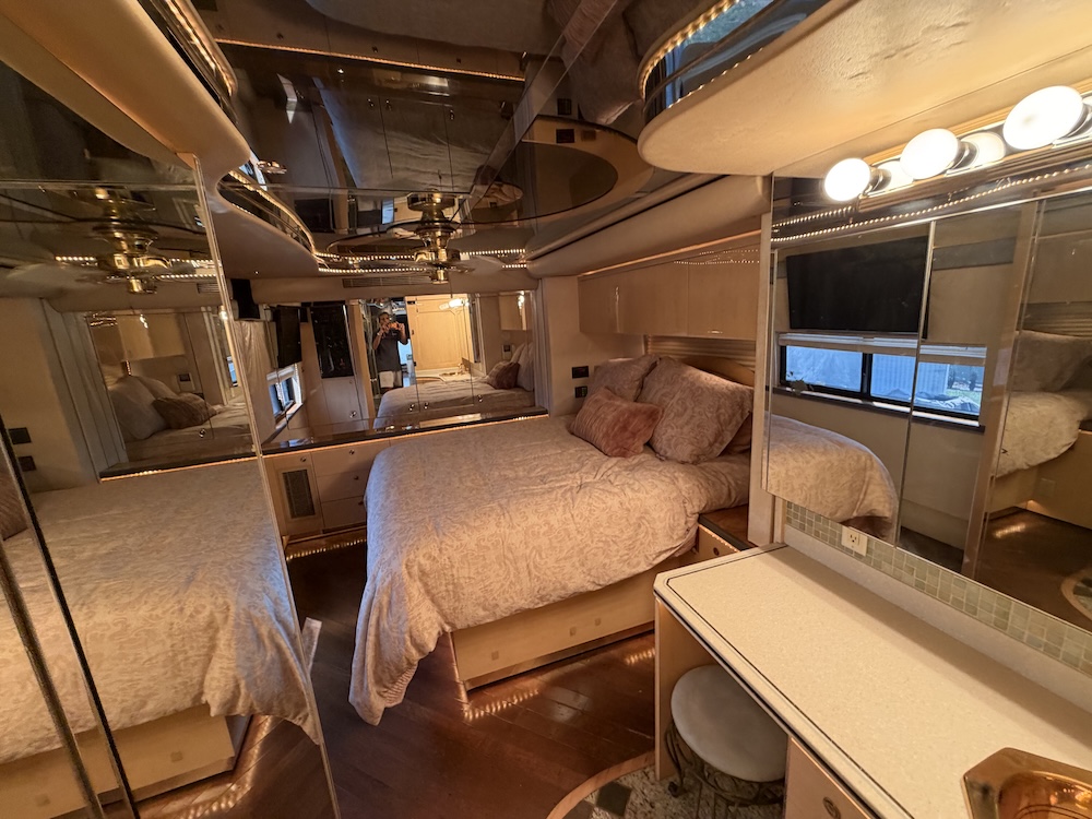 2002 Prevost Featherlite H3-45 For Sale
