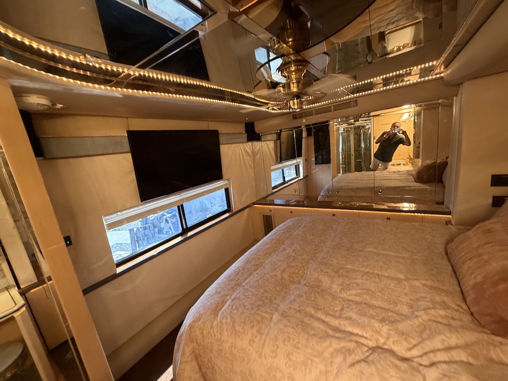 2002 Prevost Featherlite H3-45 For Sale