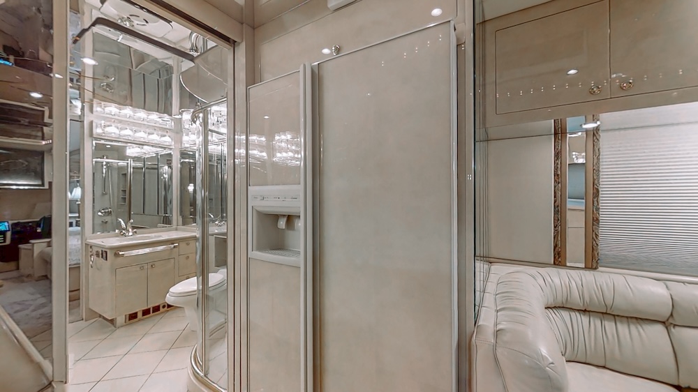 2002 Prevost Featherlite XLII For Sale