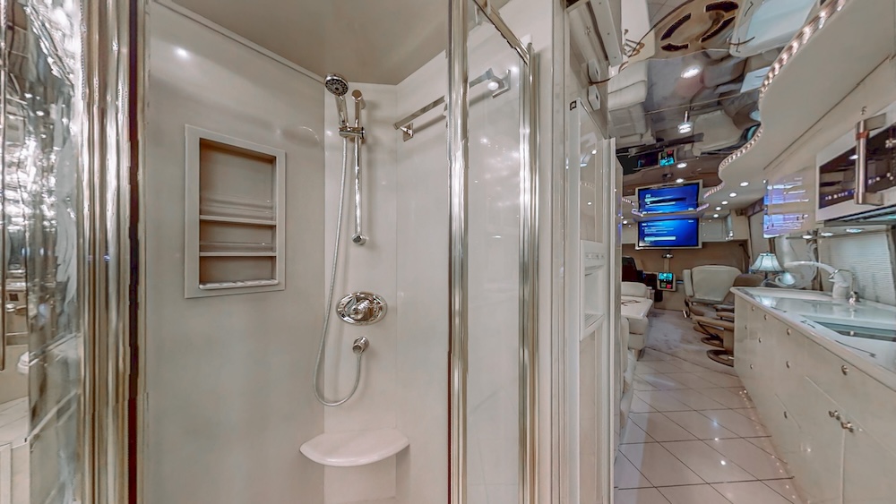 2002 Prevost Featherlite XLII For Sale