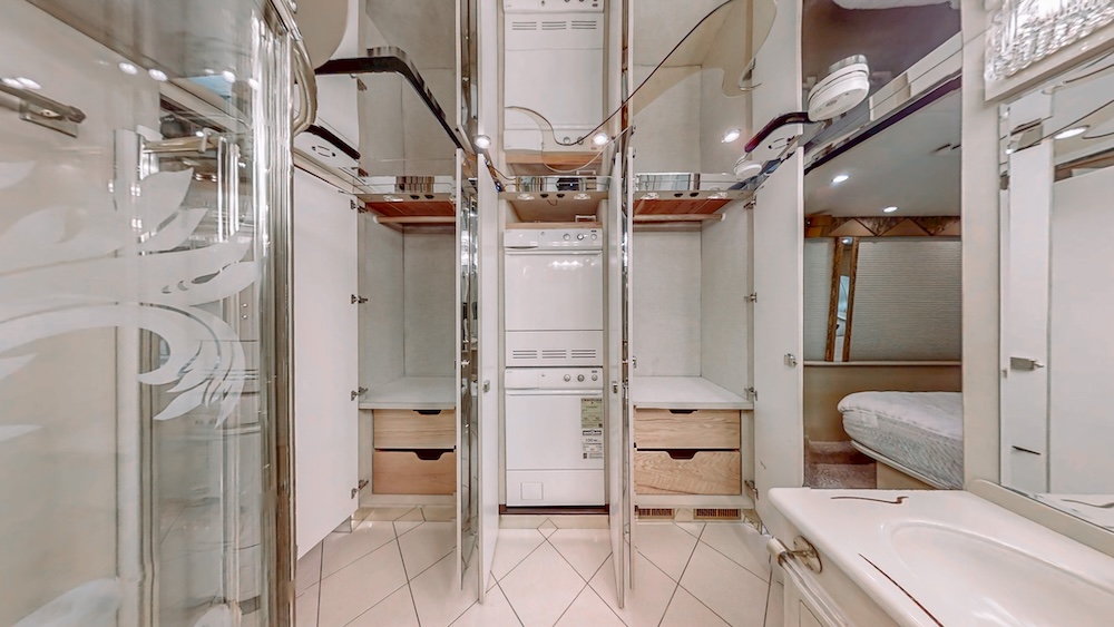 2002 Prevost Featherlite XLII For Sale