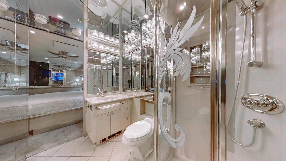 2002 Prevost Featherlite XLII For Sale