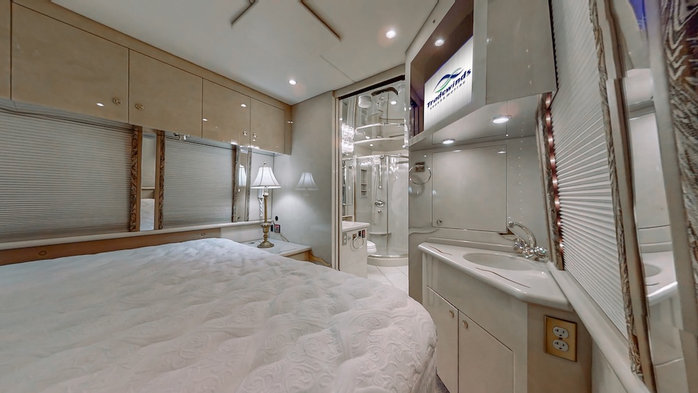 2002 Prevost Featherlite XLII For Sale