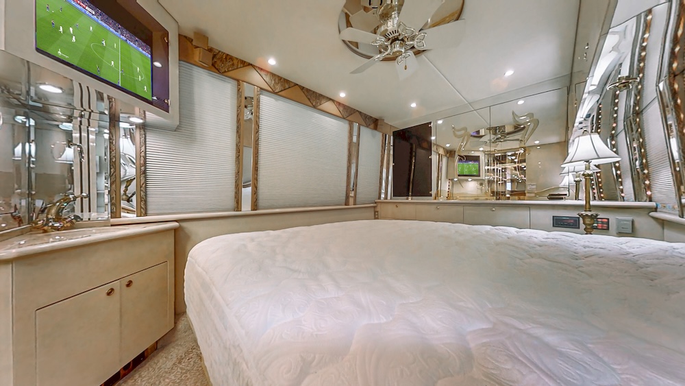 2002 Prevost Featherlite XLII For Sale