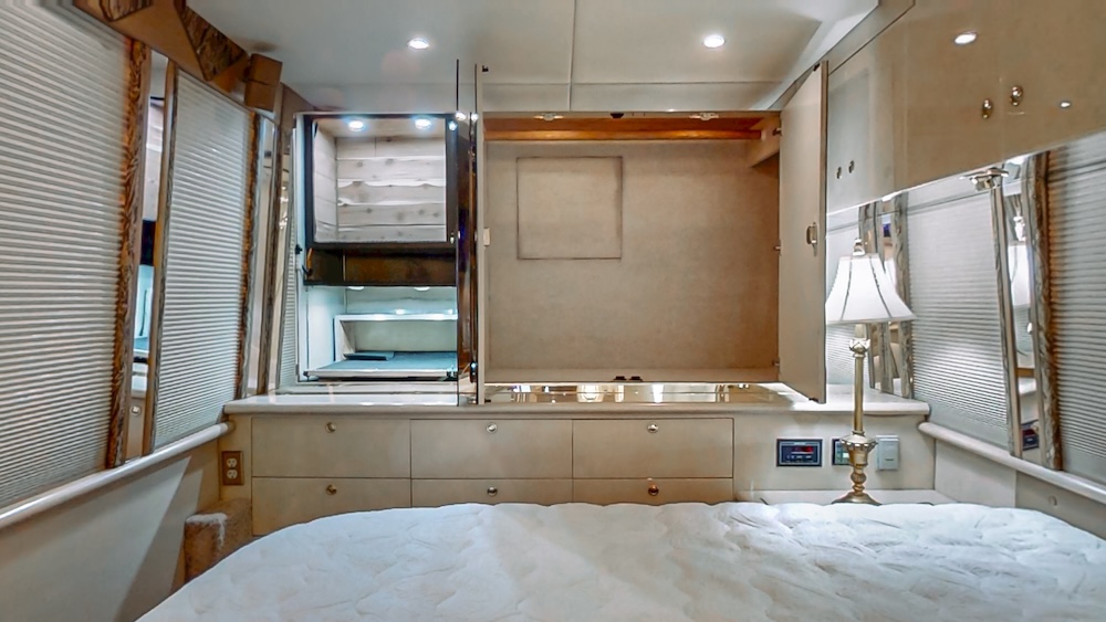 2002 Prevost Featherlite XLII For Sale