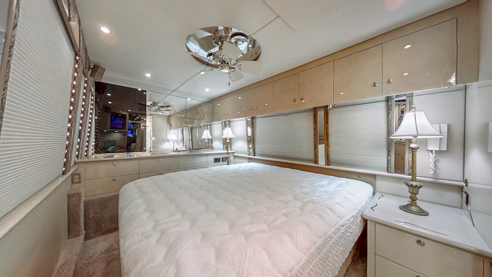 2002 Prevost Featherlite XLII For Sale