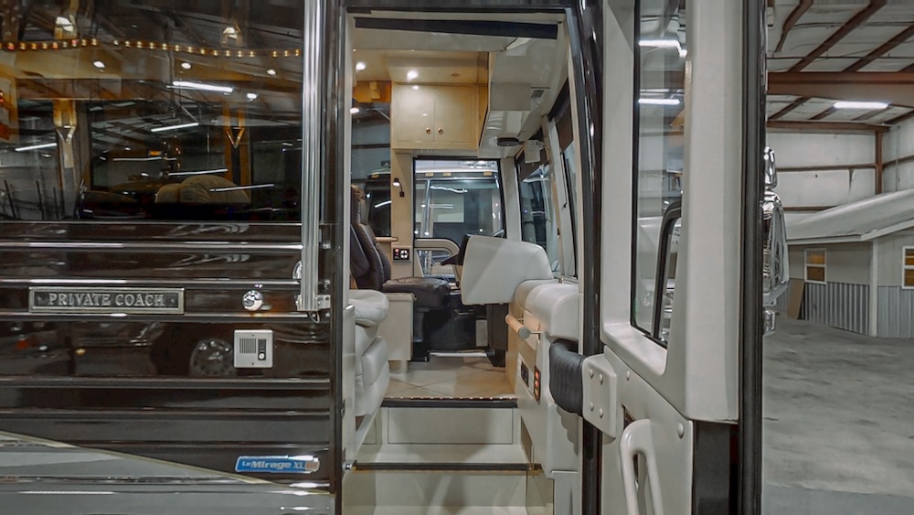 2002 Prevost Featherlite XLII For Sale