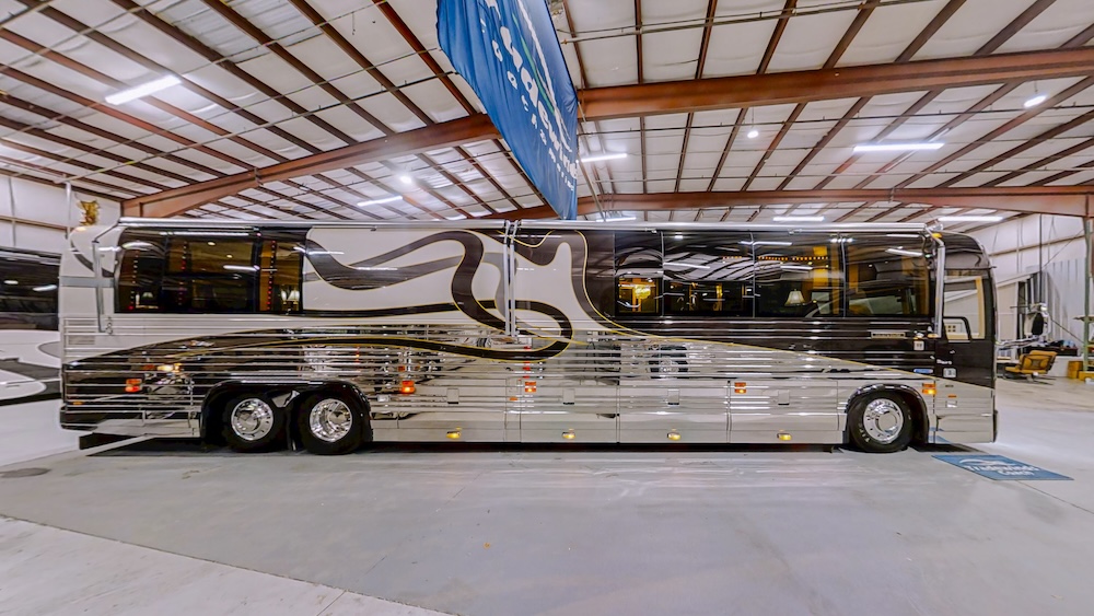 2002 Prevost Featherlite XLII For Sale