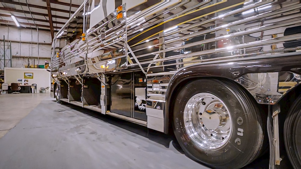 2002 Prevost Featherlite XLII For Sale