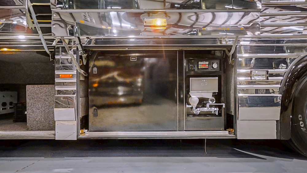 2002 Prevost Featherlite XLII For Sale