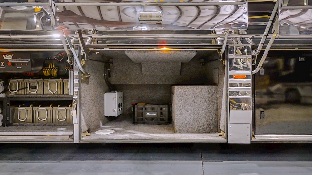 2002 Prevost Featherlite XLII For Sale