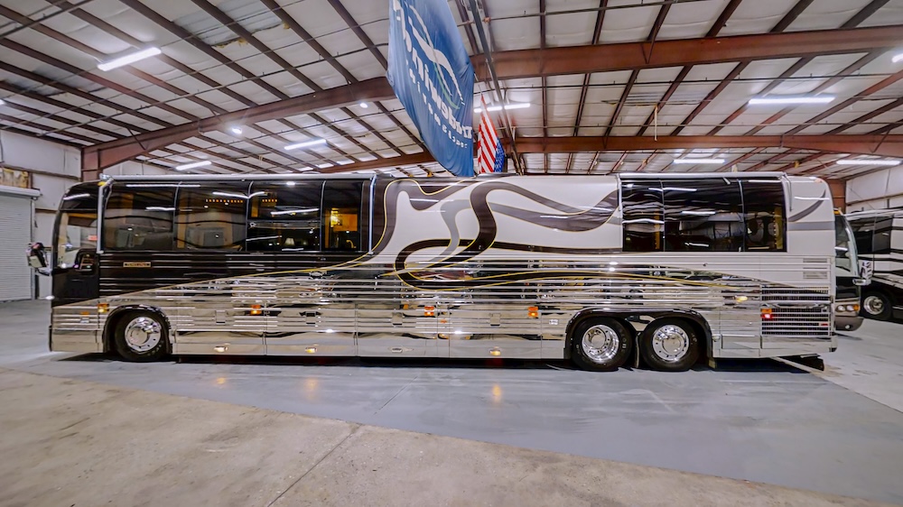 2002 Prevost Featherlite XLII For Sale