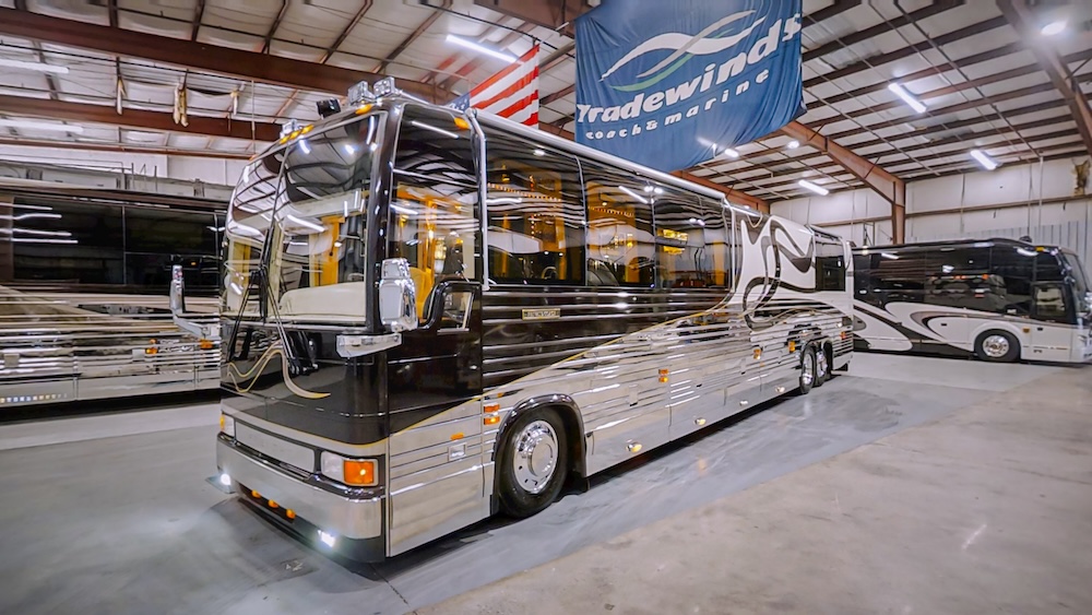 2002 Prevost Featherlite XLII For Sale