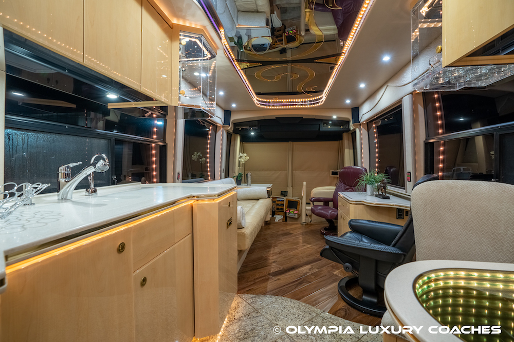 2002 Prevost Featherlite H3-45 For Sale