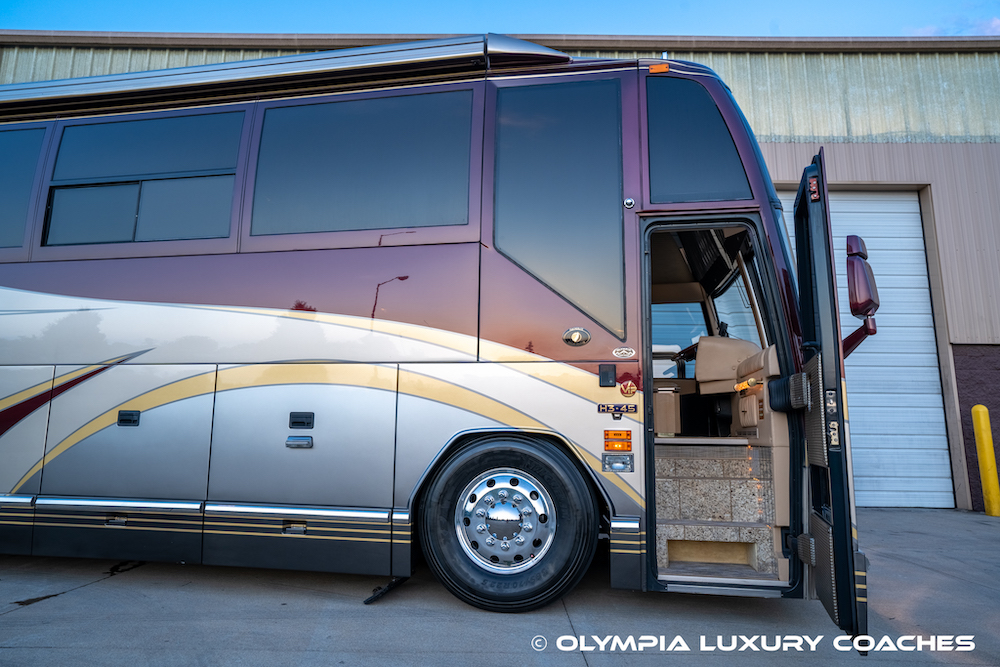 2002 Prevost Featherlite H3-45 For Sale