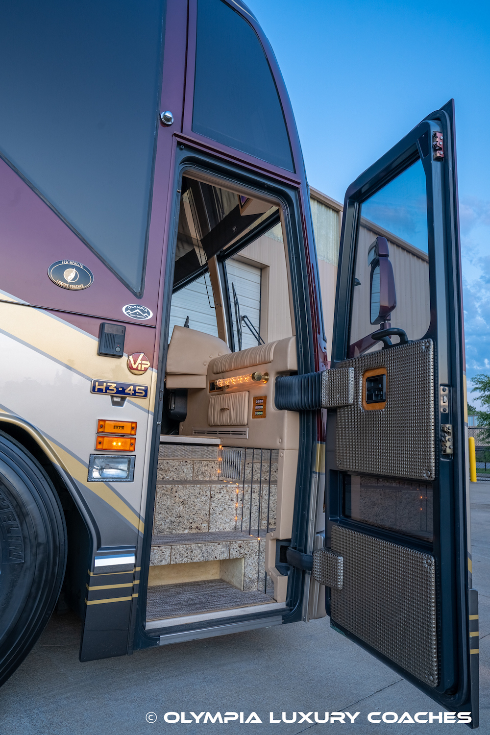 2002 Prevost Featherlite H3-45 For Sale