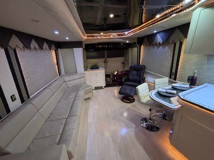 2002 Prevost Featherlite H3-45 For Sale