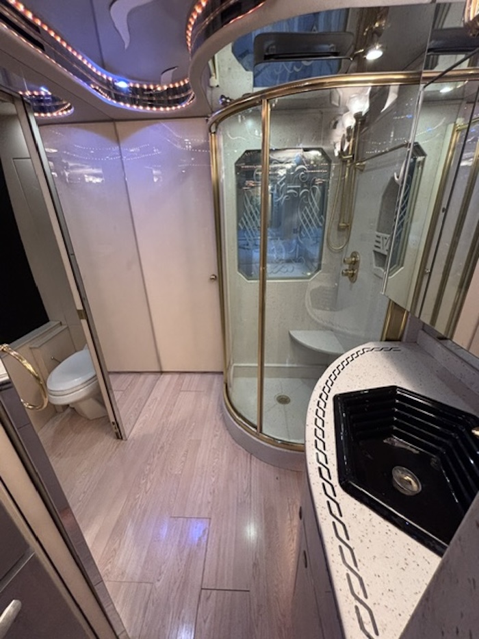 2002 Prevost Featherlite H3-45 For Sale