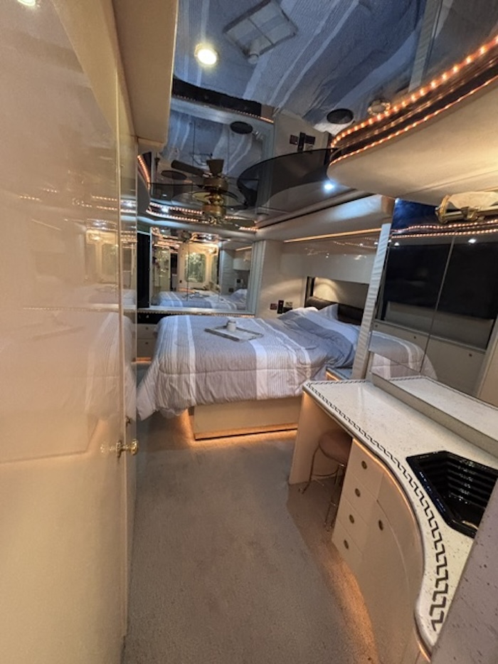 2002 Prevost Featherlite H3-45 For Sale