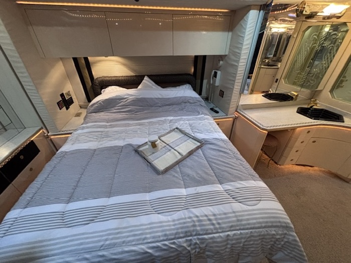 2002 Prevost Featherlite H3-45 For Sale