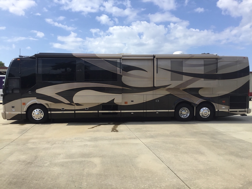 2003 Prevost Featherlite H3-45 For Sale