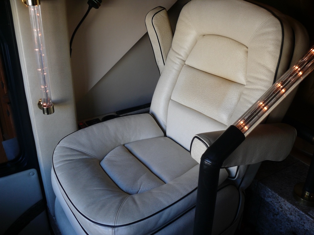 2003 Prevost Featherlite H3-45 For Sale