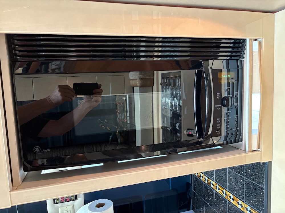 2003 Prevost Featherlite H3-45 For Sale