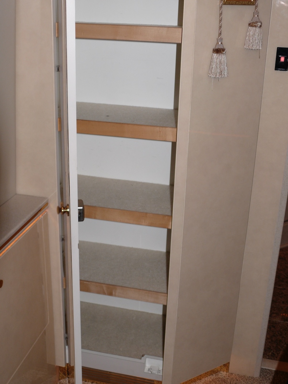 2003 Prevost Featherlite H3-45 For Sale