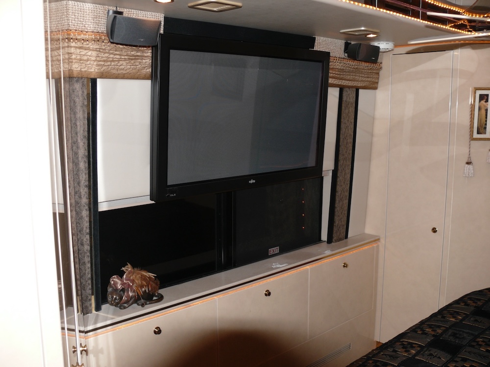 2003 Prevost Featherlite H3-45 For Sale