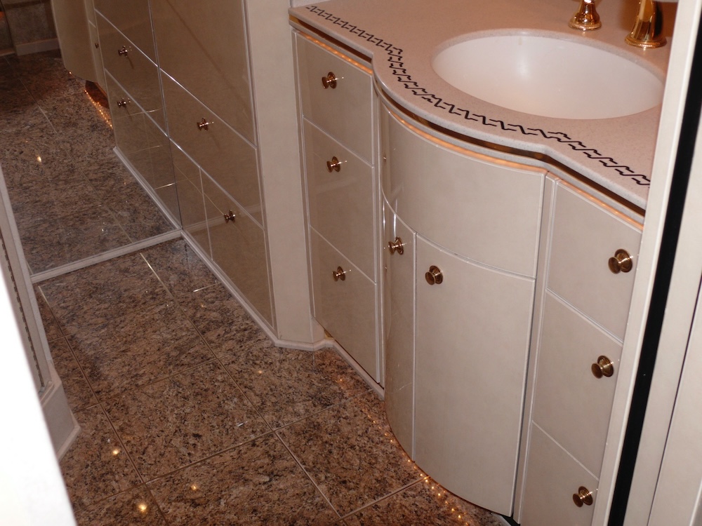 2003 Prevost Featherlite H3-45 For Sale