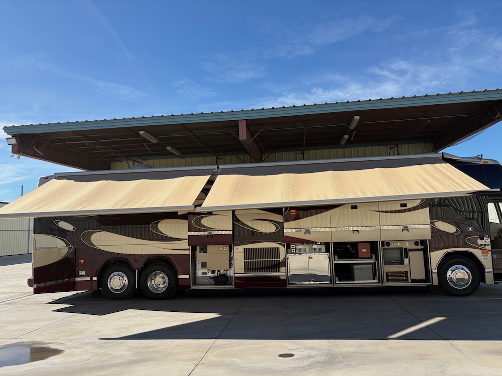 2003 Prevost Featherlite H3-45 For Sale