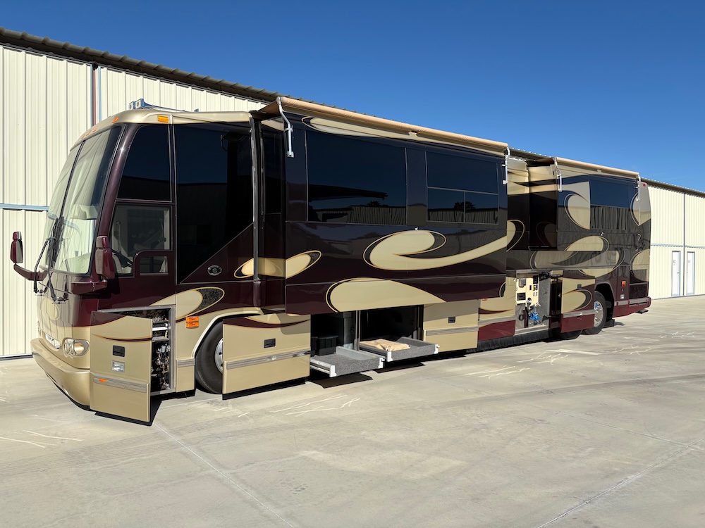 2003 Prevost Featherlite H3-45 For Sale