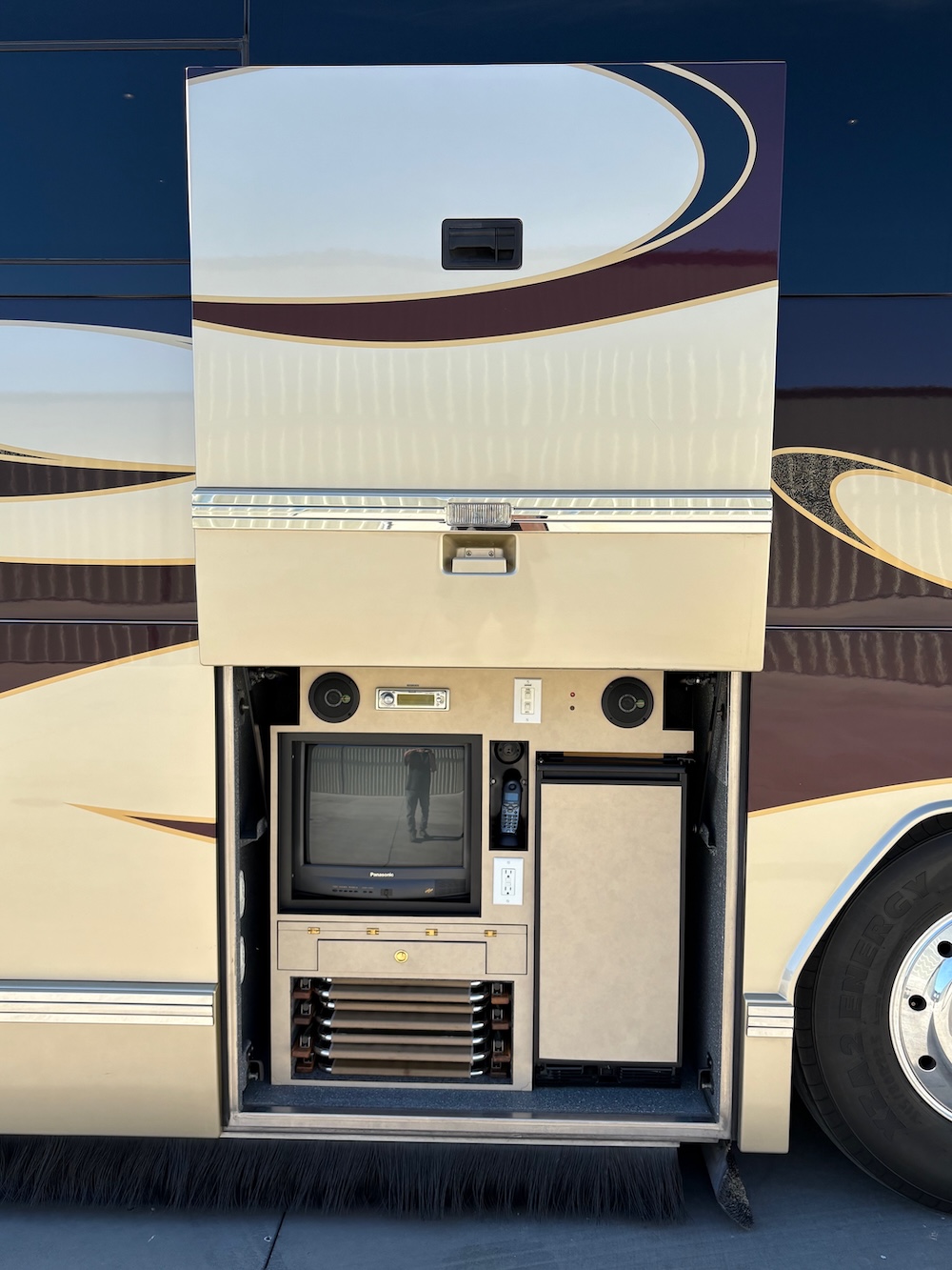 2003 Prevost Featherlite H3-45 For Sale