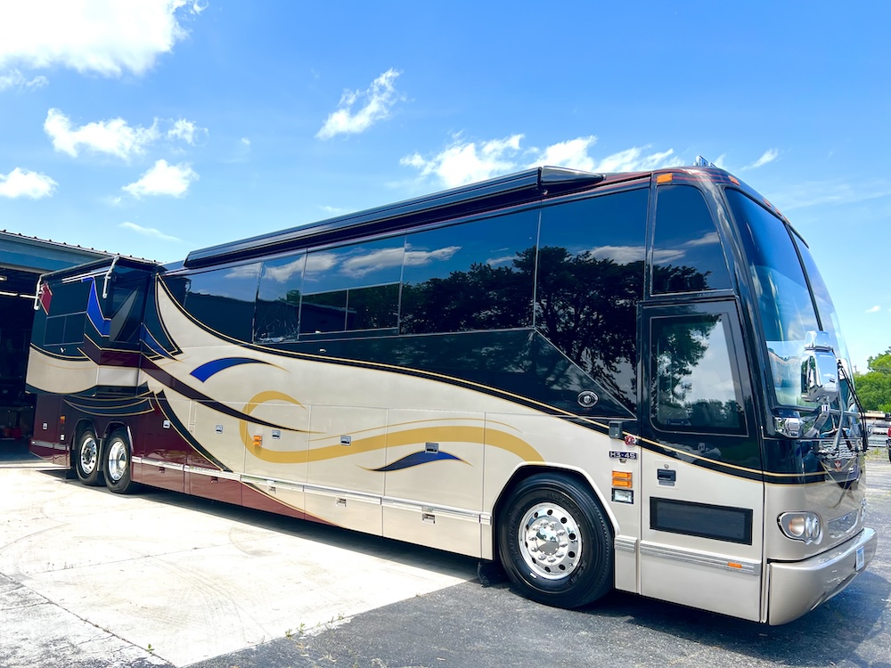 2003 Prevost Featherlite H3-45 For Sale