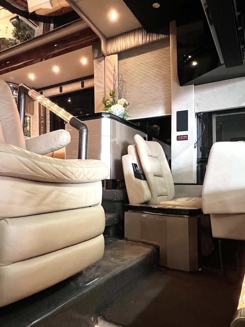 2003 Prevost Featherlite H3-45 For Sale