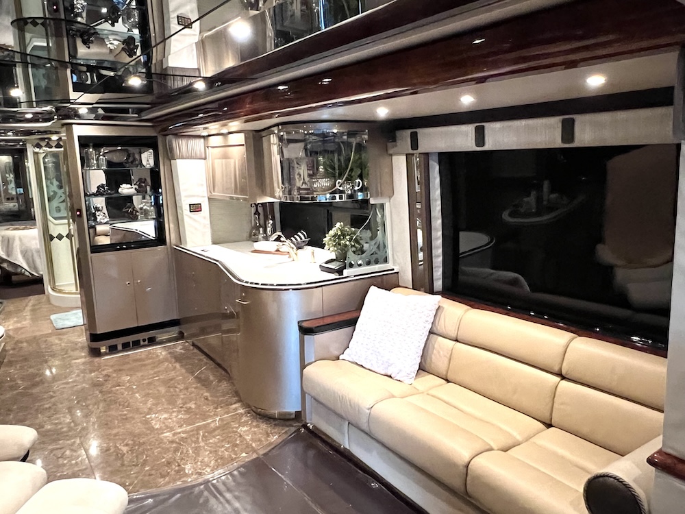 2003 Prevost Featherlite H3-45 For Sale