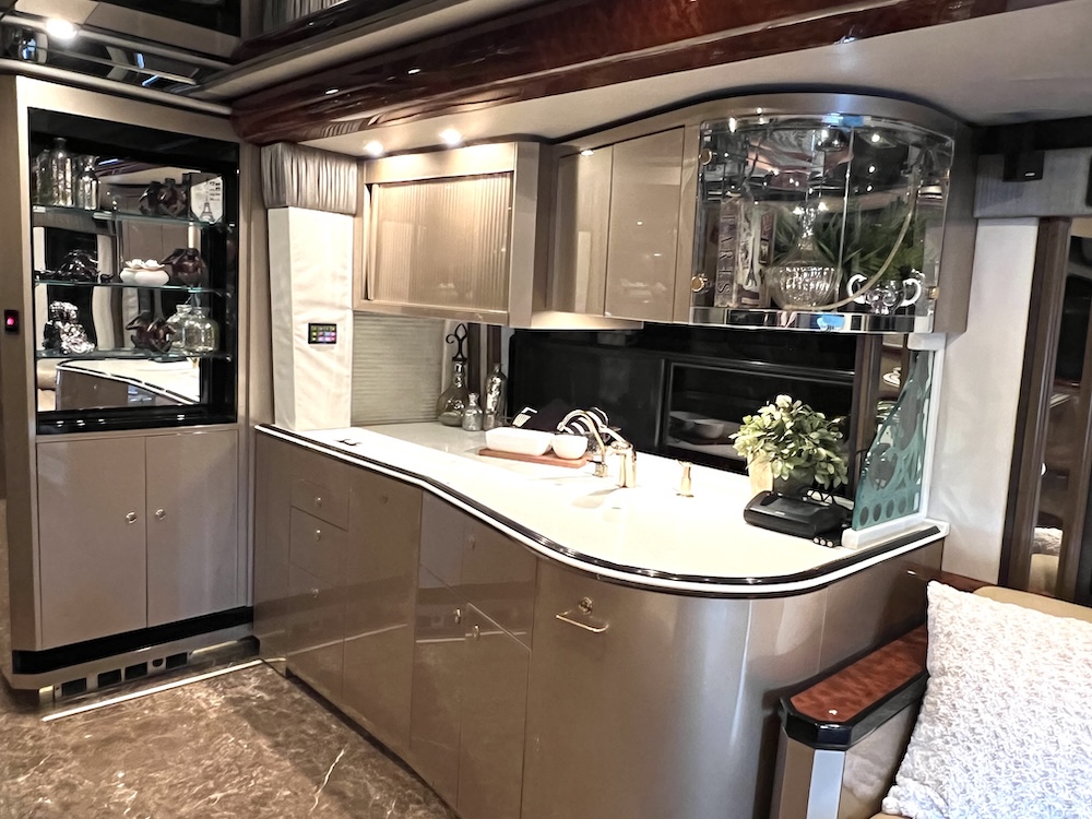 2003 Prevost Featherlite H3-45 For Sale