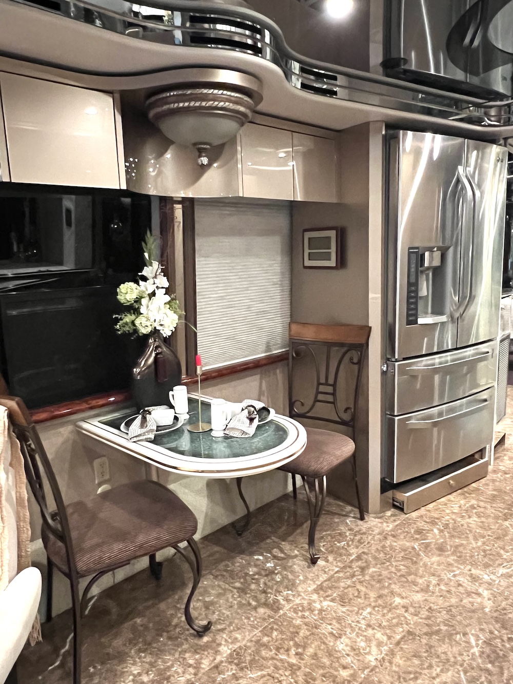 2003 Prevost Featherlite H3-45 For Sale