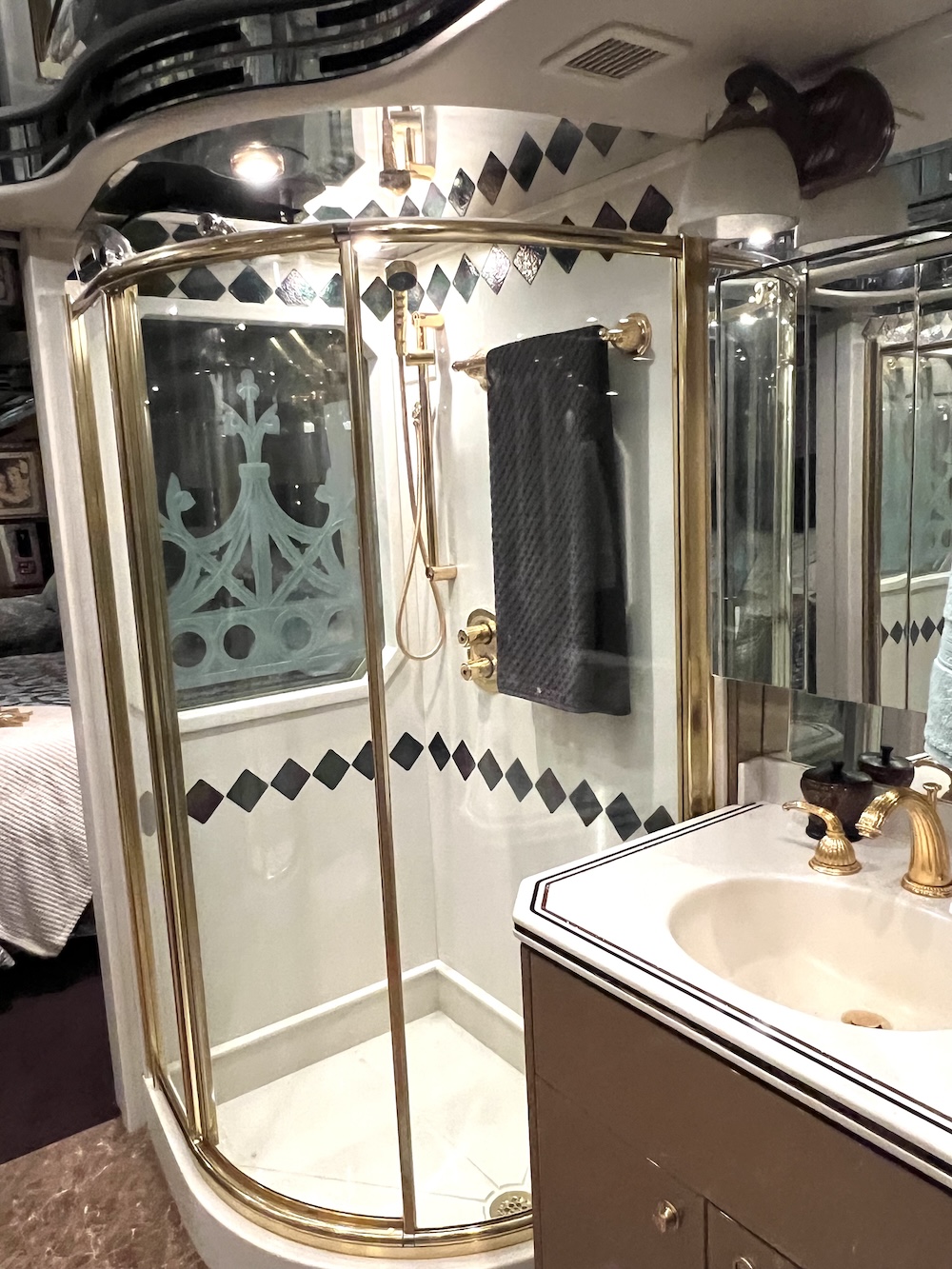2003 Prevost Featherlite H3-45 For Sale
