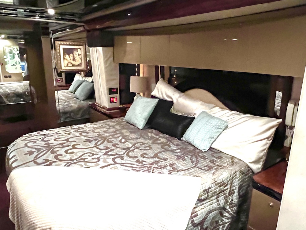 2003 Prevost Featherlite H3-45 For Sale