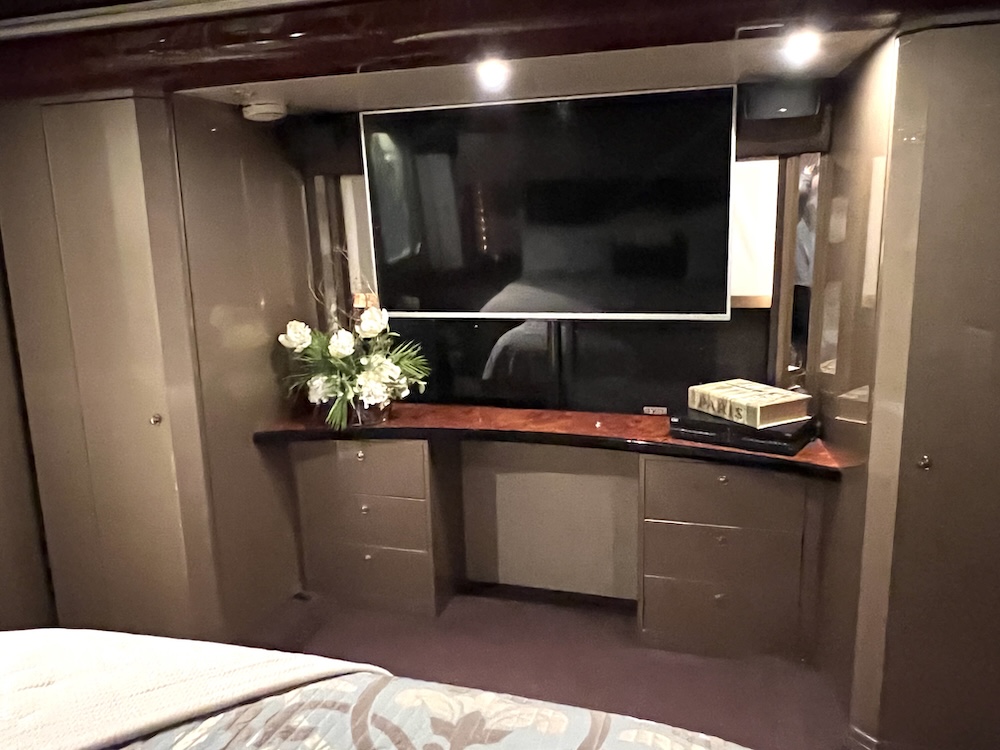 2003 Prevost Featherlite H3-45 For Sale